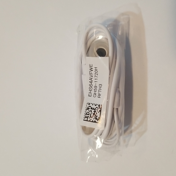 Samsung in-ear earbuds, white with extra earbud covers included, NWT, EHS64AVFWE - Picture 2 of 4